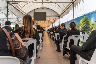 İnsanlar ödemek ve Tayland Kralı Bhumibol için saygı