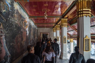 İnsanlar ödemek ve Tayland Kralı Bhumibol için saygı