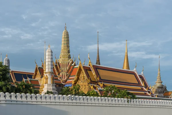 玉佛寺 (Wat Phra 寺拉达纳 Satsadaram) — 图库照片