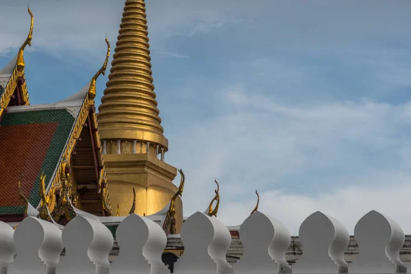 Wat Phra Kaew (Wat Phra Si Rattana Satsadaram) —  Fotos de Stock