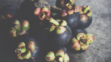 Mangosten meyve meyve pazarında kraliçesi