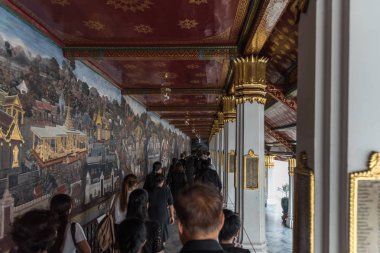 İnsanlar ödemek ve Tayland Kralı Bhumibol için saygı