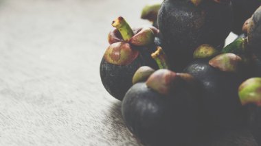 Mangosten meyve meyve pazarında kraliçesi