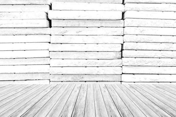 Textura de pared de piedra, proceso en color blanco con terraza de madera — Foto de Stock