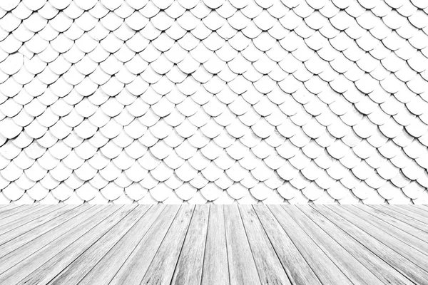 Ziegeldachstruktur, Verfahren in weißer Farbe mit Holzterrasse — Stockfoto