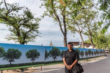 İnsanlar ödemek ve Tayland Kralı Bhumibol için saygı