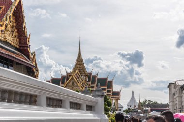 İnsanlar ödemek ve Tayland Kralı Bhumibol için saygı