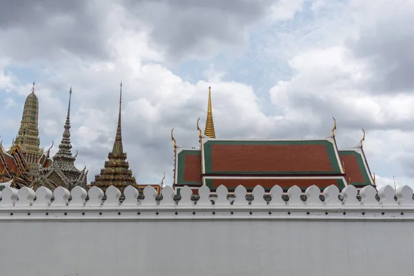 玉佛寺 (Wat Phra 寺拉达纳 Satsadaram) — 图库照片
