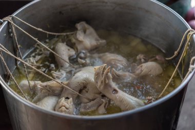 Tavuk çorbası sokak gıda ile haşlanmış pirinç