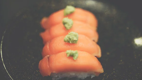 Japonské jídlo v nastavené různé druhy sushi — Stock fotografie