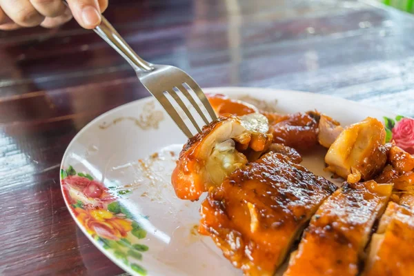 Grilled chicken sauce at Thai street food market — Stock Photo, Image