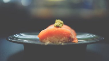 Farklı türde set: suşi Japon yemekleri