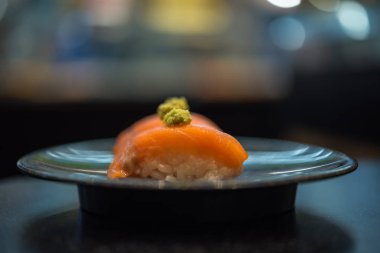 Farklı türde set: suşi Japon yemekleri