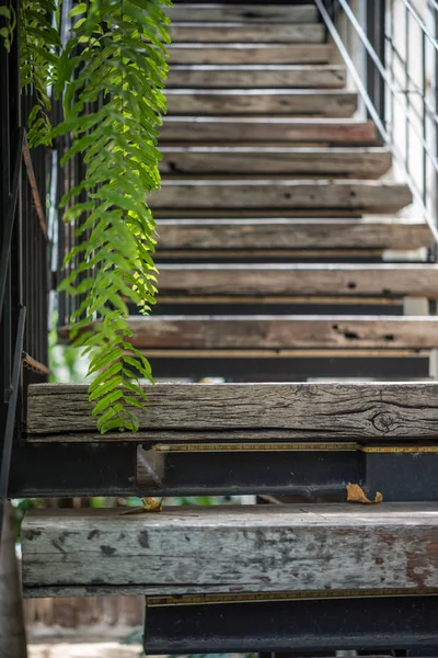 Houten trap van huis vintage stijl — Stockfoto