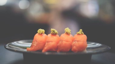 Farklı türde set: suşi Japon yemekleri