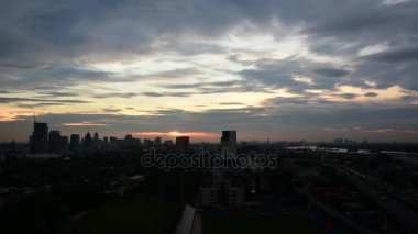 Cityscape ve uzun pozlama gece yol ışık