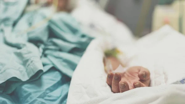 Paciente en el hospital con almohadilla incontinente — Foto de Stock