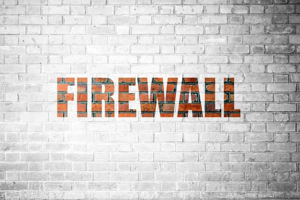 Textura de pared de ladrillo rojo con una palabra Firewall — Foto de Stock