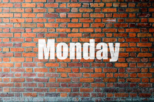 Κόκκινο τοίχο υφή με μια λέξη Δευτέρα — Φωτογραφία Αρχείου