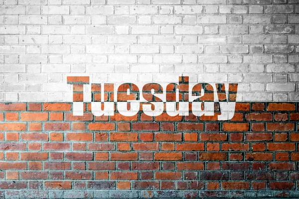 Red Brick wall textur med ett ord tisdag — Stockfoto