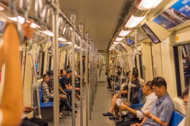 MRT metro treninin Bangkok'ta çalışır
