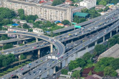 Cityscape ekspres yol ve trafik Bangkok ile