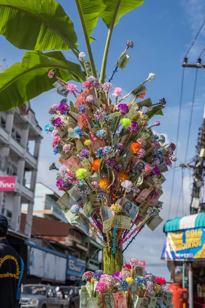 タイの寺院 (ワット タイで Kathin 式) — ストック写真