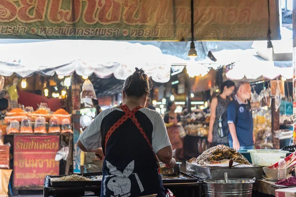 Panqueques de mejillón frito (Hoi Tod) en comida callejera tailandesa —  Fotos de Stock
