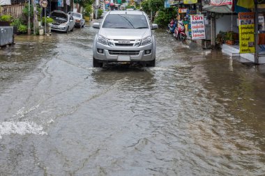 Şehir problem drenaj sistemi ile su sel