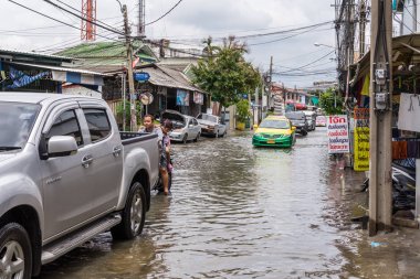 Şehir problem drenaj sistemi ile su sel
