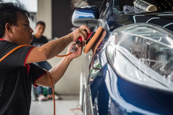 Cleaning the car — Stock Photo, Image