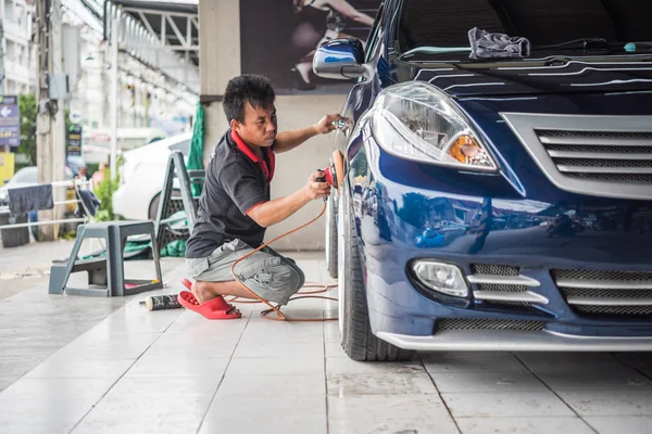 Cleaning the car — Stock Photo, Image