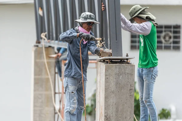 Lidé stavební dělník na staveništi — Stock fotografie