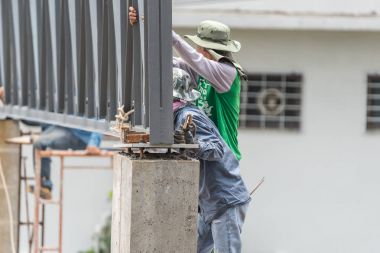 İnsanlar inşaat işçisi inşaat sahasında