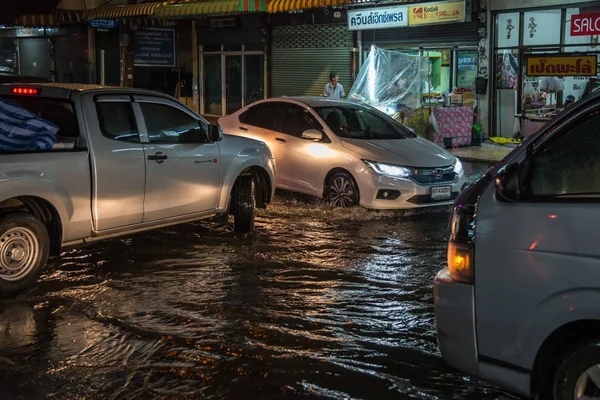 Víz árvíz város probléma vízelvezető rendszer — Stock Fotó