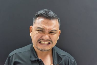 Asya adam hastalığı kalp krizi geçirerek acı