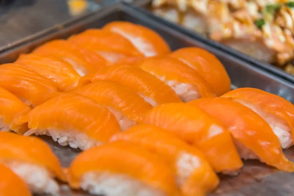 Japán élelmiszer beállított különböző típusú sushi — Stock Fotó
