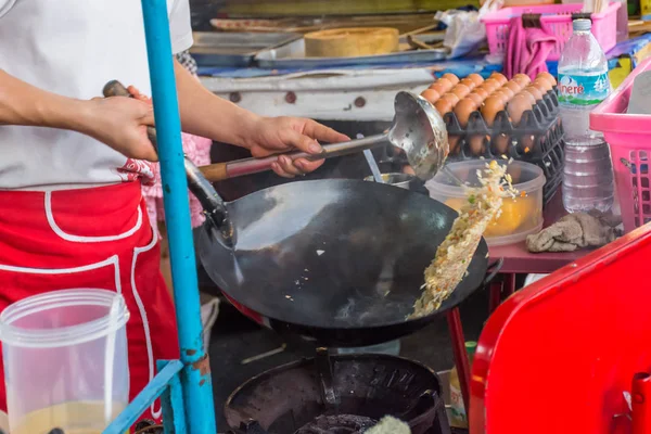 Fried rice at Thai street food market — Stock Photo, Image