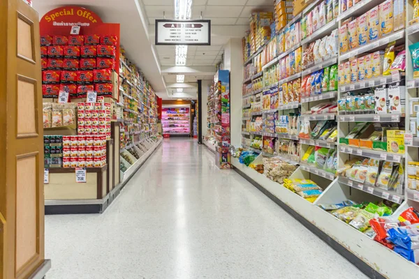 Muchos tipos de polvo de bebidas en el supermercado —  Fotos de Stock