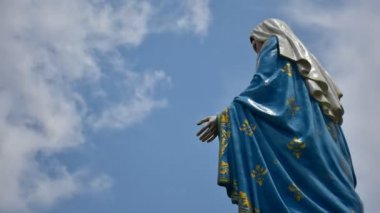 Immaculate Conception Timelapse The Cathedral gökyüzüne clound devam ile Meryem Ana heykeli