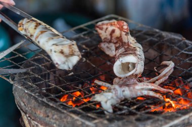 Izgara kalamar ve ahtapot Tay deniz ürünleri Market
