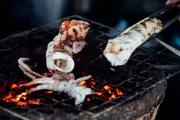 Grilled squid or octopus at Thai seafood market — Stock Photo, Image