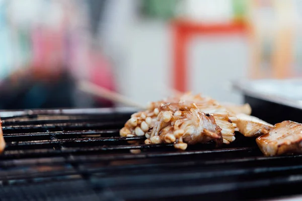 Mala gegrilltes Fleisch mit Sichuanpfeffer auf dem Markt — Stockfoto