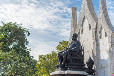 Wat Ratchanatdaram ve Loha Prasat (demir kale)