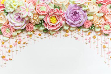 Pasta kreması kutlama partisi için tatlı bir tatlıdır.