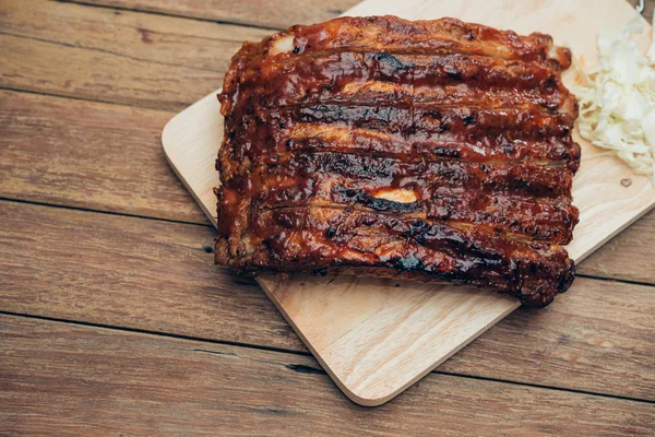 Costelas de porco ou costeletas de porco com churrasco — Fotografia de Stock