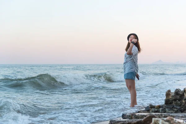 Asian Pretty Cute Woman Relax Sea Beach Happy Freedom Emotion — Stock Photo, Image