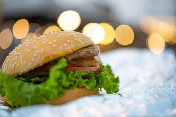 Hamburger Jest Fast Food Zrobić Bułki Mięso Ser Warzywa Restauracji — Zdjęcie stockowe