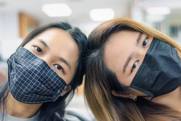 Asiático Mulheres Bonitas Usando Máscara Máscara Proteção Respiratória Contra Epidemia — Fotografia de Stock