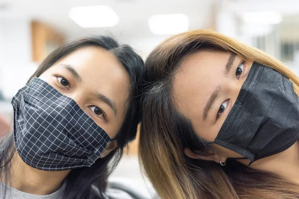 Asiático Mulheres Bonitas Usando Máscara Máscara Proteção Respiratória Contra Epidemia — Fotografia de Stock